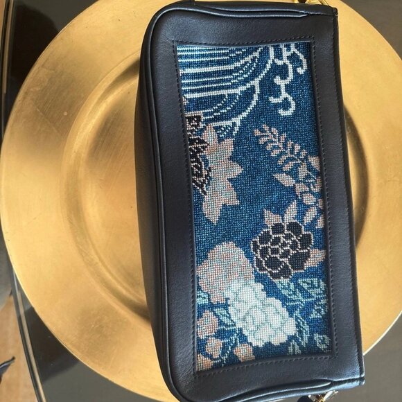 Lee's needle art blue flower beaded purse - Picture 3 of 3